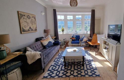 The Blue house on the wall - Foto 2