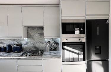 Luxxe House with Hot tub and Pool table - Photo 46