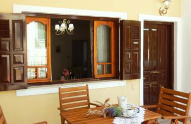 Portico Cozy Home - Photo 13