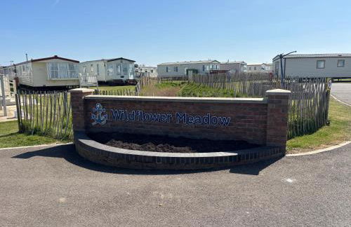 Wildflower Meadows 5 - Golden Anchor - Central Heating, Wi-Fi, bed linen - Meadow Lakes Caravan & Lodge Hire - Foto 2