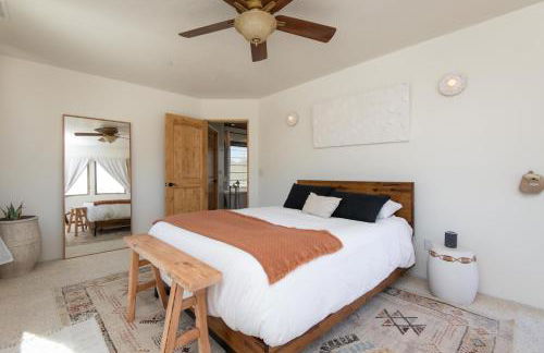 Desert Lily - Sunrise Suite with private hot tub and shared pool - Foto 4