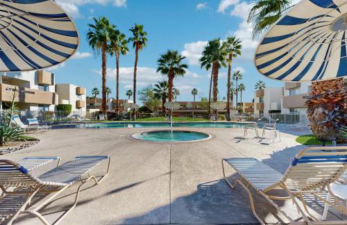 Stylish, Dog-Friendly Condo with Grill, shared Pool and Spa - Close to Downtown - Foto 18