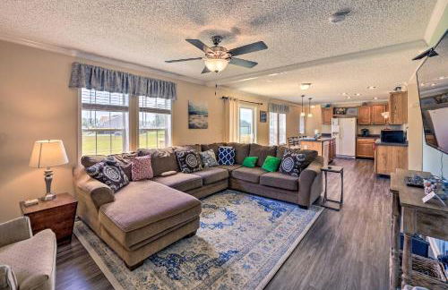 Family Home and Fire Pit and Deck, 11 Miles to Beach! - Foto 1