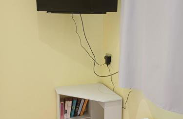 The Conifers 3 Room Small but Stylish Self Catering Bedsit Flat in Nature Reserve Free Eden taxi b4 9pm no lounge - Photo 20