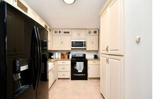 Cozy Cute Home 2BD and 1BR - Photo 3