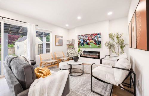 Newly Remodeled Hilltop 4B Retreat with Gym - Foto 1