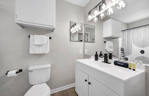 Courts & Pool - Sleeps 12 - Family Oasis - Photo 9