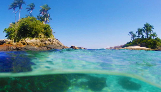 Águas turquesas nas Ilhas Botinas