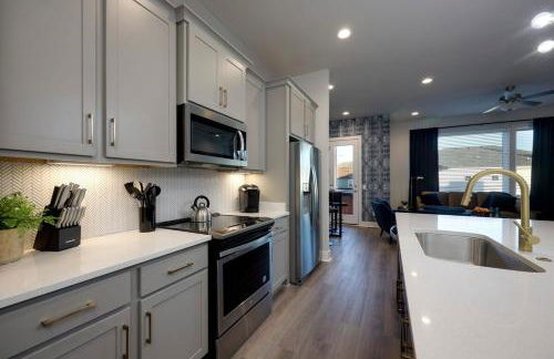 New Lux Townhome 6 mins to DT Rooftop Sleeps 12 - Foto 13
