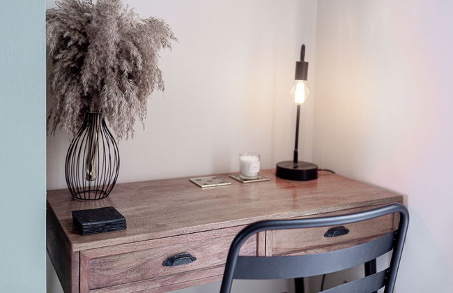 Stunning Townhouse with Large Garden - Photo 45