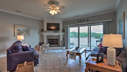 Balcony & Seasonal Pool: Lakefront Ozark Condo - Foto 4