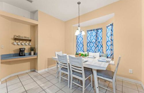 Poolside At Calabay - Home for 9 with Game Room - Foto 11