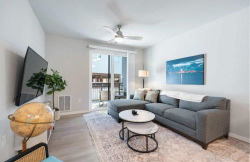 Pool & Fitness Room Near University Park - Covered Parking - Foto 36