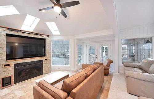 Jackson River Estate Main House Pool, Riverfront, sleeps 15 - Foto 10