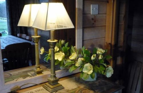 Charming Cottage in Romney Marsh Britain with Wooden Deck - Photo 33