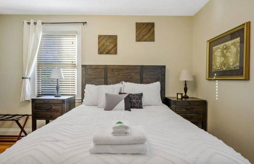 Center St Retreat - 1 Block from Downtown! - Foto 38