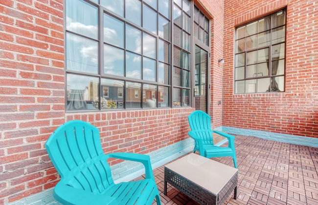 Sosuite 2BR Apt w Balcony W D Gym On-site Bar - Photo 1