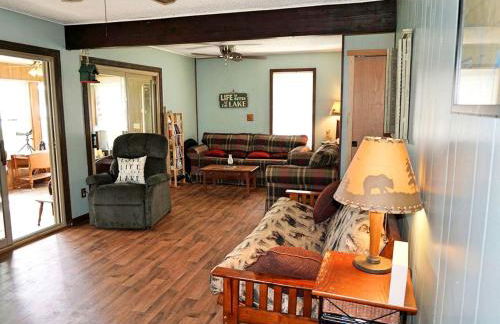 Spacious Family Cabin on Stunning Wixom Lake near Midland, Michigan - Foto 10