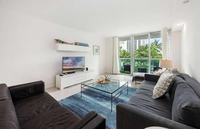 Condo Close to the Beach Pool, Gym, Tennis 2BR 6 Guests - Foto 1