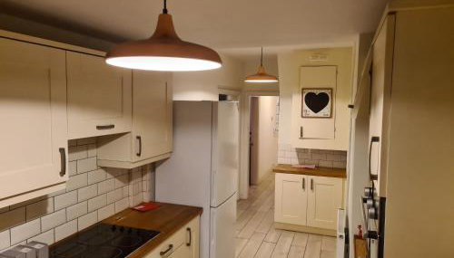 L & J ESCAPES- 4 BEDROOMs SUITABLE FOR CONTRACTORS AND FAMILIES- LARGE PRIVATE PARKING-10 MINUTES TO M6 JUNCTION 9 - Foto 4