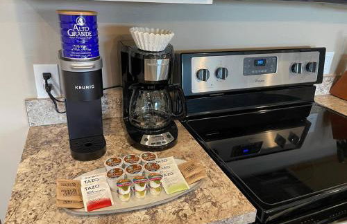 Retreat At The Charles Fast WiFi WasherDryer - Foto 22