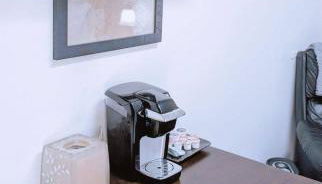 Uptown area, Cozy king Suite, quiet and private, free parking, walk to restaurants - Foto 5