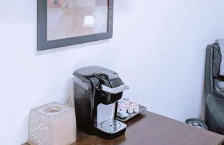 Uptown area, Cozy king Suite, quiet and private, free parking, walk to restaurants - Foto 5