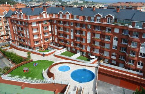 Castro Holidays - Céntrico Piscina Urbanización Garaje Gratis - Foto 59