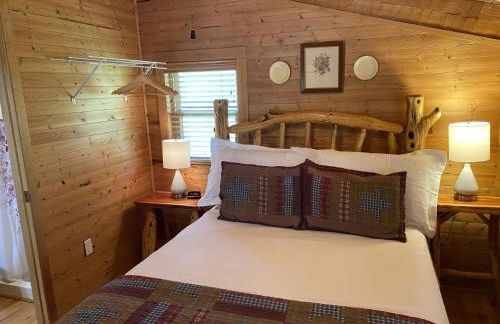 Sweet - 2 Bedrooms, 2 Baths, Sleeps 6 Cabin by RedAwning - Foto 27