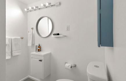 Fable by Avantstay 2 Unique Spaces, w/ Bowling, Hot Tub, Fire Pit, Large Yard - Foto 38