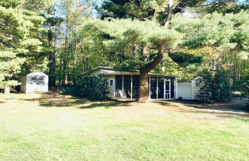 Lakeside Cottage - Right across of Westside County Park with lake access - Foto 1