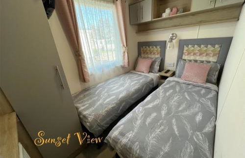 Tattershall Lakes Sunset View Caravan Lakeside, Hot Tub, Garden, Private Fishing Peg & WiFi - Foto 47