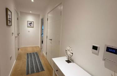 2 Bed Luxury Property with Balcony King Cross - Foto 7