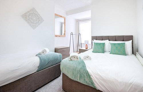 4 Bed - Parking - Near M4 - Ideal for Groups - Foto 16