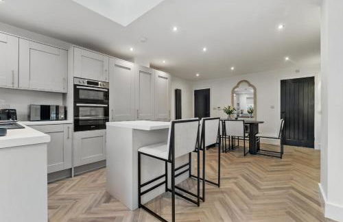 Newly renovated Atherton home by Train station - Foto 1