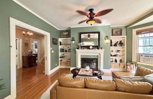 Big New England Family Home; walk to beach, shops - Foto 19