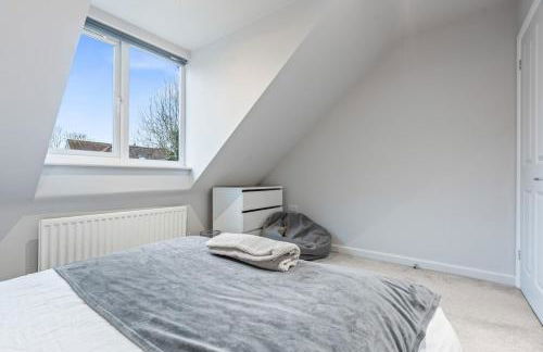 Large 4 Bedroom House Bricket Wood, Van & Car Parking, Sleeps 8 - Foto 4