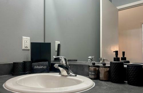 West Loop - City Views With In & Out Parking 6 - Photo 53