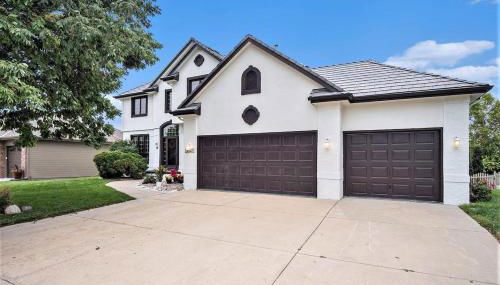 Furnished 5 BR Executive Rental - Photo 2