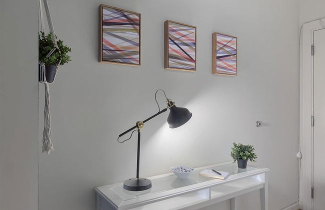 Hip & Vibrant 2 Bedroom Apartment with Parking & Wifi - Foto 24