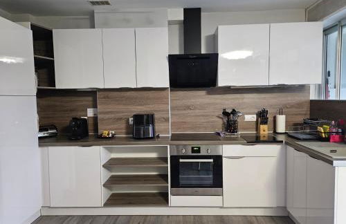 Idéal long séjour, Souvenirs de Provence,T2 classé, vue sur les montagnes, toutes commodités! - Foto 7