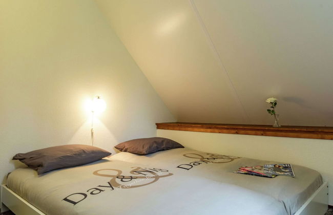 Cozy Holiday Home in Zonnemaire Near Lakebeach - Photo 3