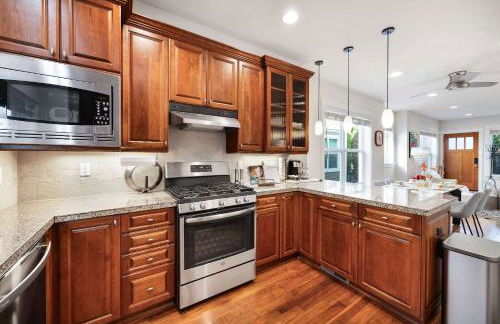 Rare 3BR Modern Urban Escape Private Garage - Foto 3