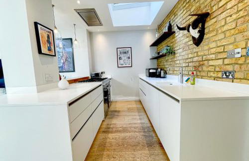 2-Bedroom flat with private patio & firepit in Shepherds Bush near Hammersmith by Staylio Ltd - Foto 20