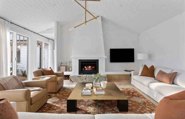 Muskoka Luxe Retreat With Pool Spa Fire Pit - Photo 1