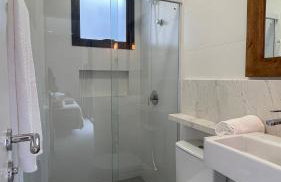 Novíssimo! Charmoso e a 3 minutos a pé da praia - Foto 22