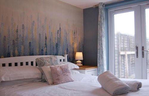 Sound of the Sea, beach front Bungalow with hot tub, in Tywyn - Foto 47