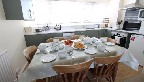 Penderic - 3 Bedroom Cowes Stay with Balcony & Panoramic Solent Views Close to Shops, Cafés, Sailing Clubs & Beach - Foto 3