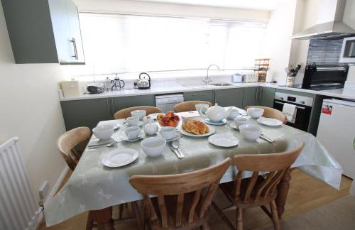 Penderic - 3 Bedroom Cowes Stay with Balcony & Panoramic Solent Views Close to Shops, Cafés, Sailing Clubs & Beach - Foto 3