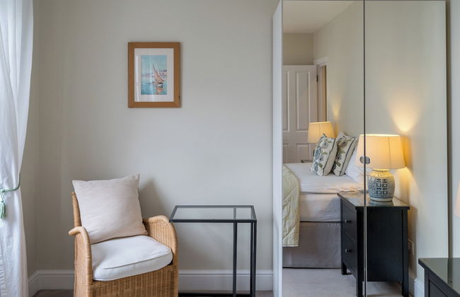 JOIVY Bright Flat for 6, Near Victoria and Warwick sq - Photo 4